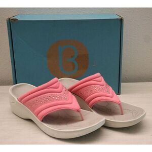 Bzees H6819F1900 Womens Sz 9.5M Pink Confetti Dazzle Me Wedge Thong Sandals